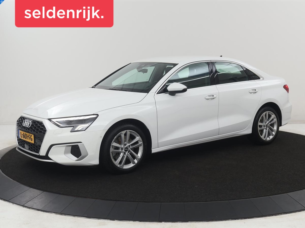 Audi A3 Limousine - 35 TFSI S edition | Camera | Park assist | Carplay | Virtual Dashboard | Climate control | - AutoWereld.nl