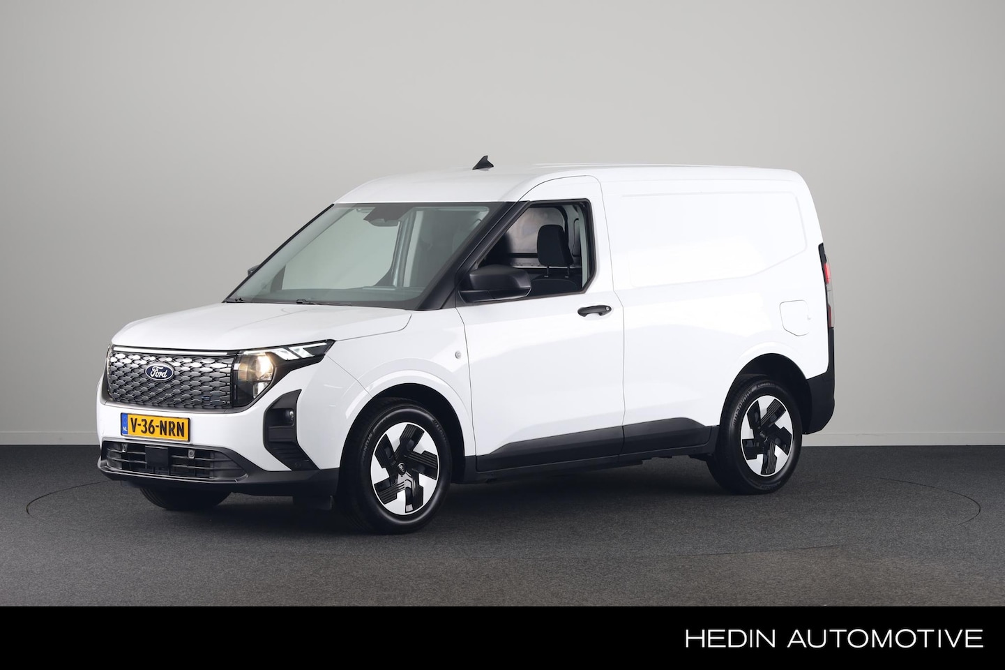 Ford Transit Courier - E-Transit Trend 44 kWh | Trekhaak | Camera | Carplay - AutoWereld.nl