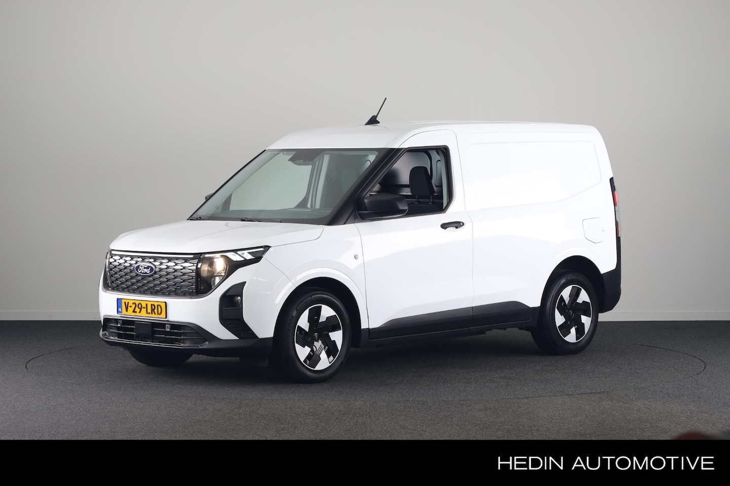 Ford Transit Courier - E-Transit Trend 44 kWh | Adaptive Cruise Control | Trekhaak | Navigatie | Camera | Carplay - AutoWereld.nl