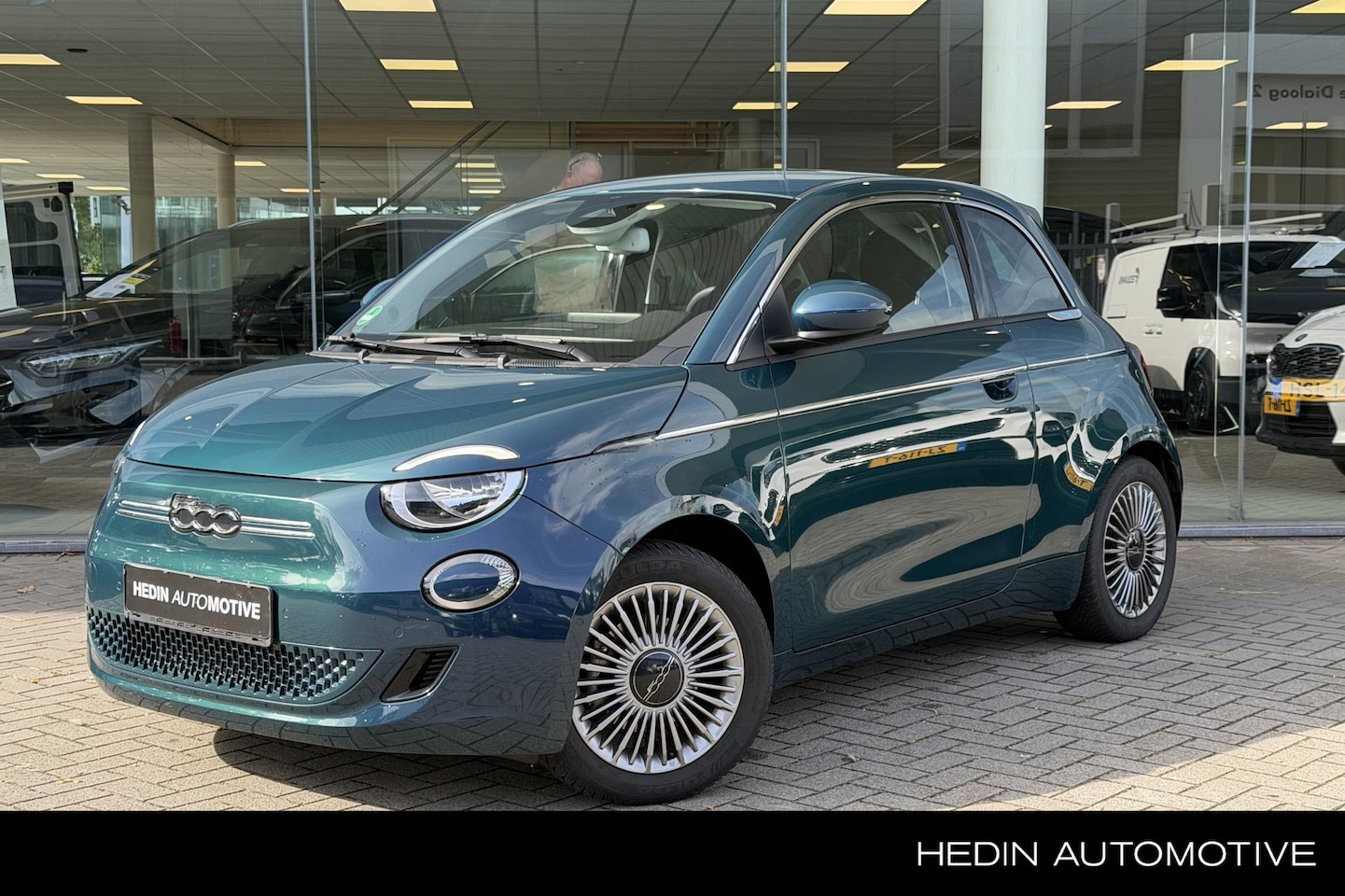 Fiat 500 - Icon 42 kWh | Stoelverwarming | Camera | Cruise control | Keyless | Lichtmetaal | - AutoWereld.nl
