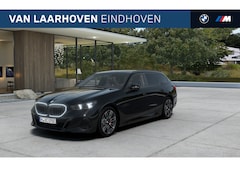 BMW 5-serie Touring - 530e M Sport Automaat / Panoramadak / Trekhaak / M Multifunctionele Stoelen / Bowers & Wil