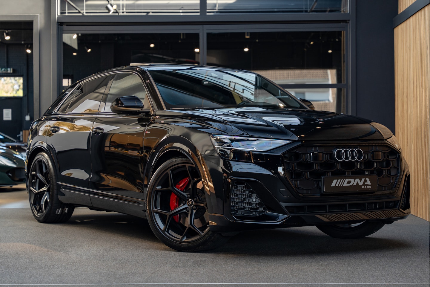 Audi Q8 - Competition 60 TFSI e quattro Competition RSQ8 Performance Velgen B&O - AutoWereld.nl