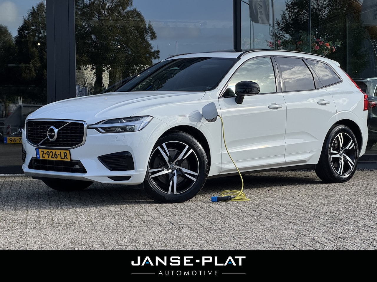 Volvo XC60 - 2.0 T8 TE AWD R-Design Pano | Luchtvering | Trekhaak | Polestar | - AutoWereld.nl
