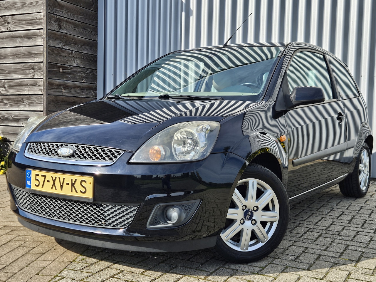 Ford Fiesta - 1.6-16V Ghia /Leer/Airco/Voorruitverwarming/PDC/Clima! - AutoWereld.nl