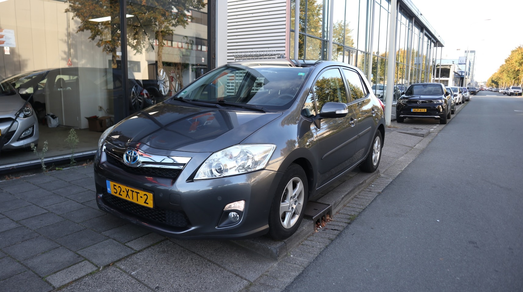 Toyota Auris - 1.8 Full Hybrid Business 2e EIGENAAR / NAP - AutoWereld.nl