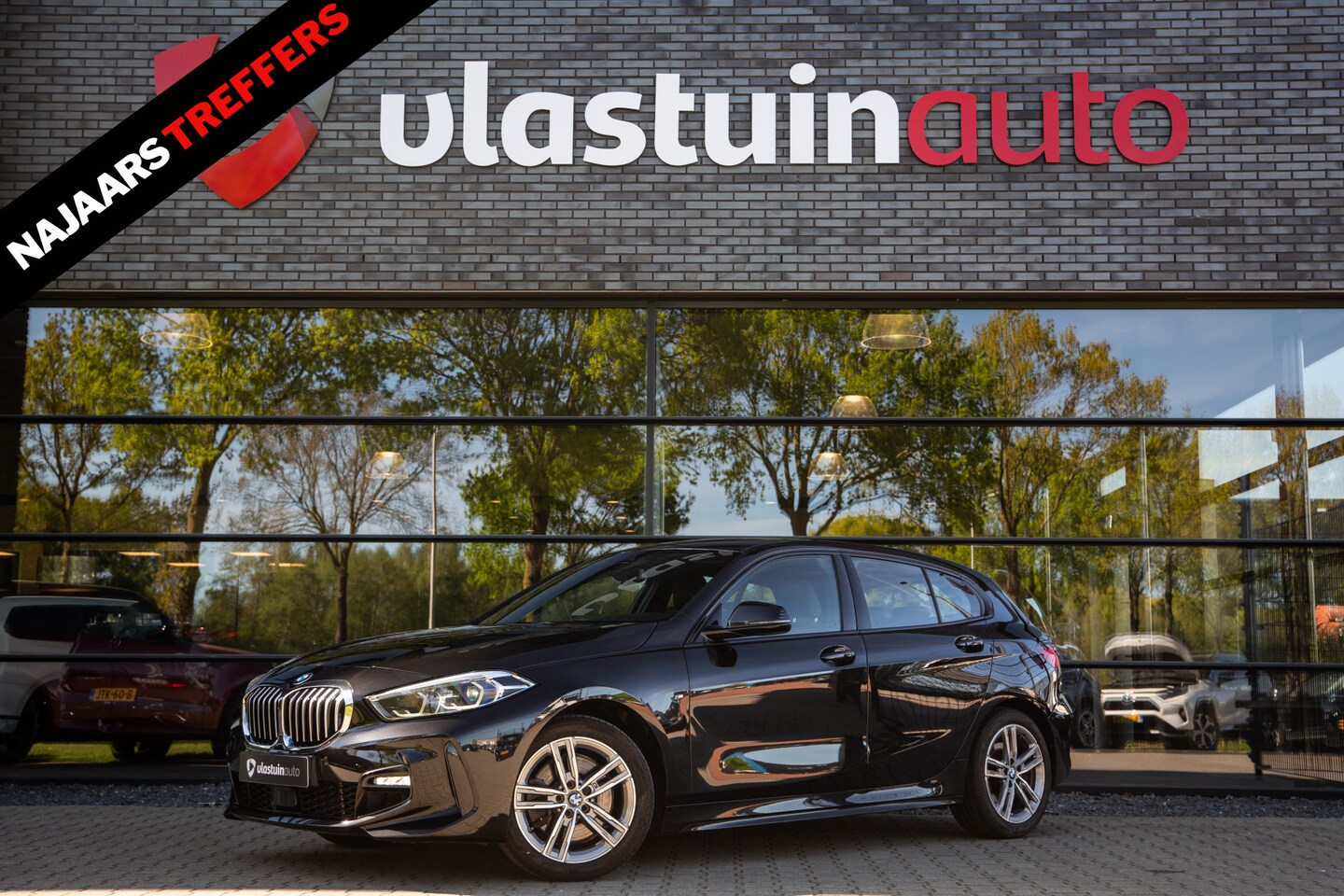 BMW 1-serie - 120i High Executive M-Sport , Adap. cruise, Carplay, Stoelverwarming - AutoWereld.nl