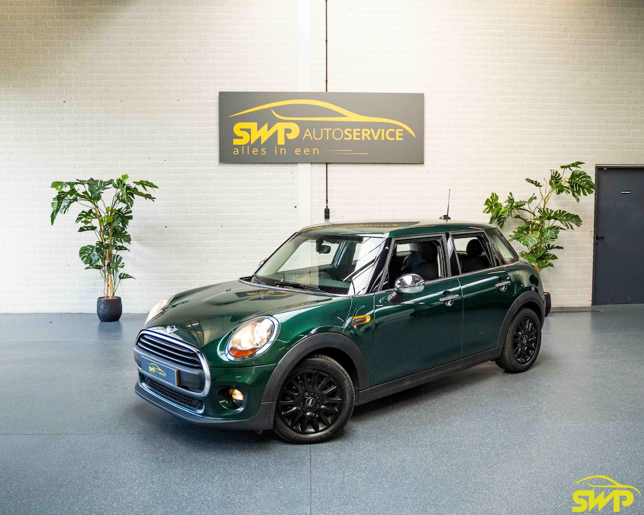 MINI 5-Deurs - 1.5 One Salt Business | British Racing Green | NAP | Navi - AutoWereld.nl