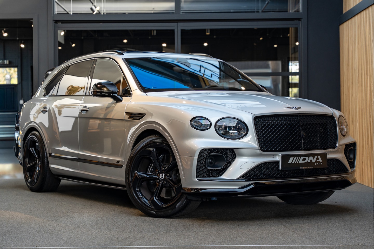 Bentley Bentayga - 4.0 V8 S Naim V8S Carbon Styling Pakket - AutoWereld.nl
