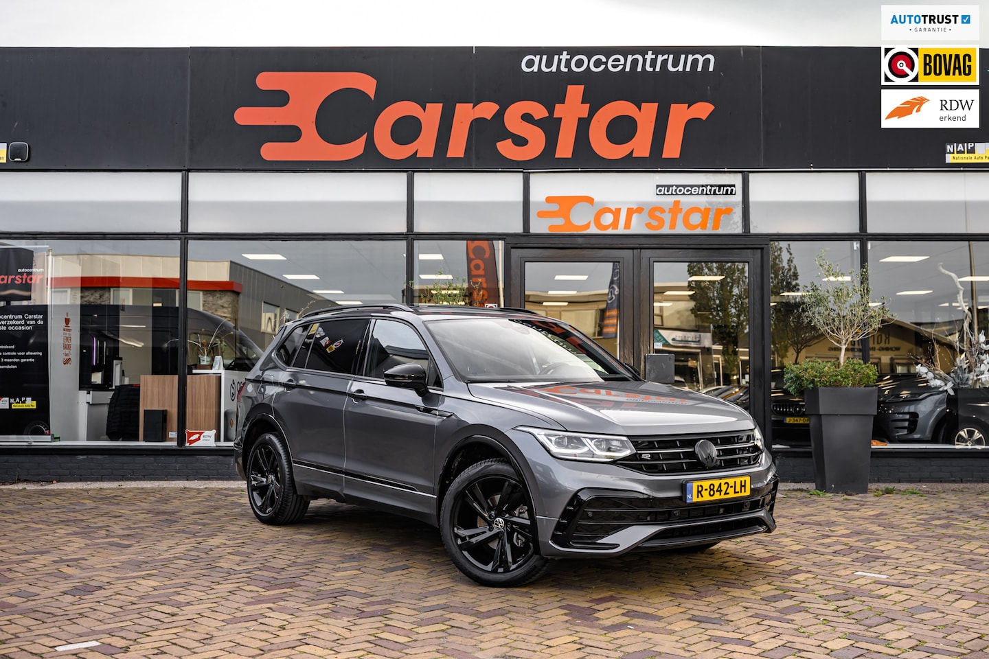Volkswagen Tiguan Allspace - 1.5 TSI R-Line Business+ 7p.|Pano|Virtual|Camera - AutoWereld.nl