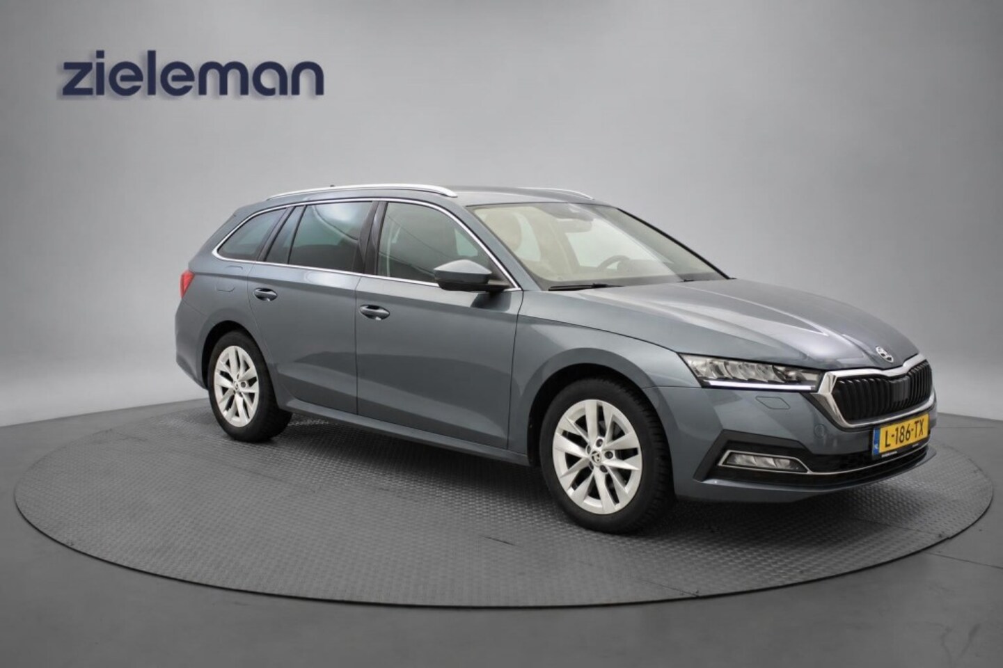 Skoda Octavia Combi - 1.0 e-TSI Business Edition Plus Automaat - Carplay, Camera, Trekhaak - AutoWereld.nl