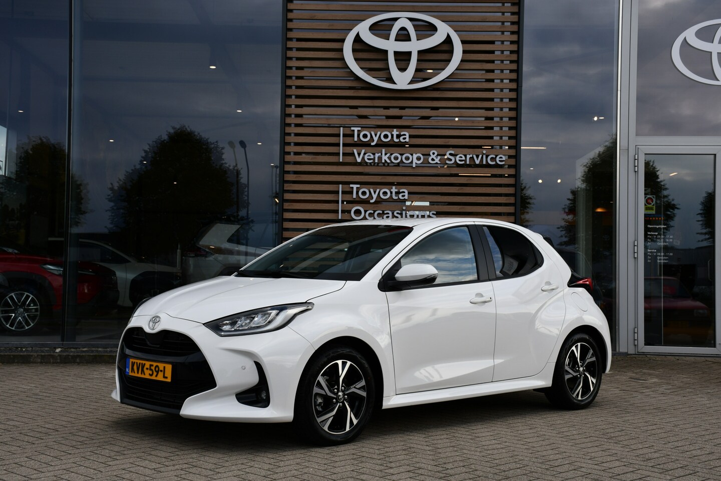 Toyota Yaris - 1.5 Hybrid 115 First Edition Limited Automaat 116pk | Parkeersensor voor en achter | Stuur - AutoWereld.nl