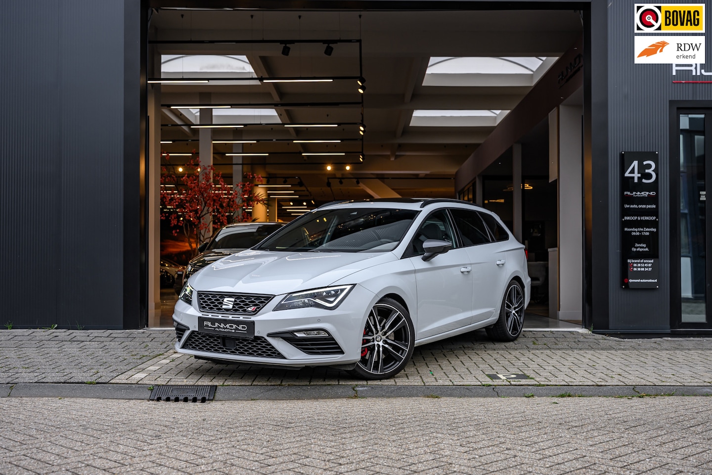 SEAT Leon ST - 2.0 TSI CUPRA 300 4DRIVE Panoramadak |Camera|Lane-Assist|Acc|Dealer Onderhouden - AutoWereld.nl