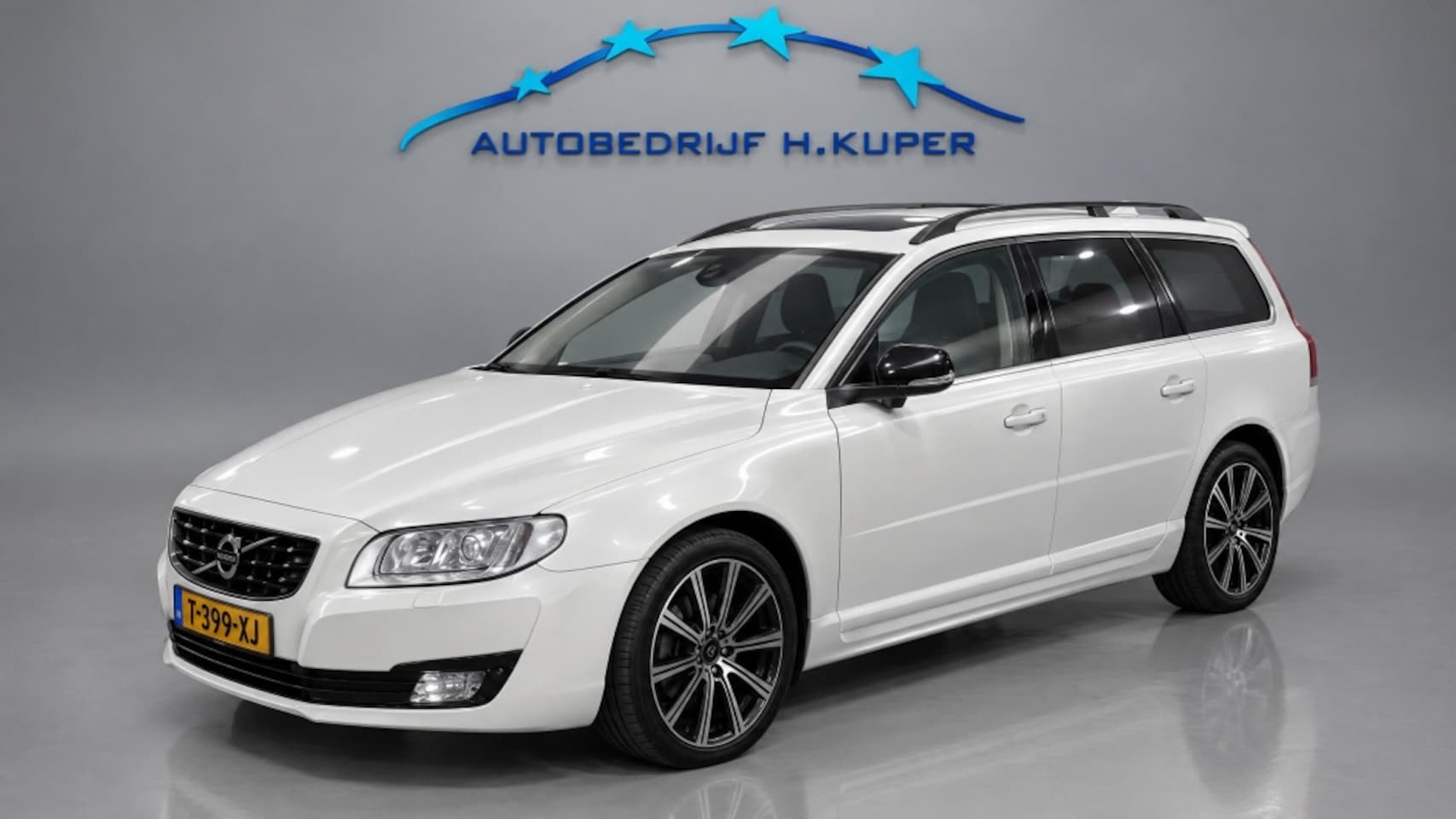 Volvo V70 - 2.0 T4 Inscr. Ed. | Pano | Trekhaak | Cruise | Navi | - AutoWereld.nl