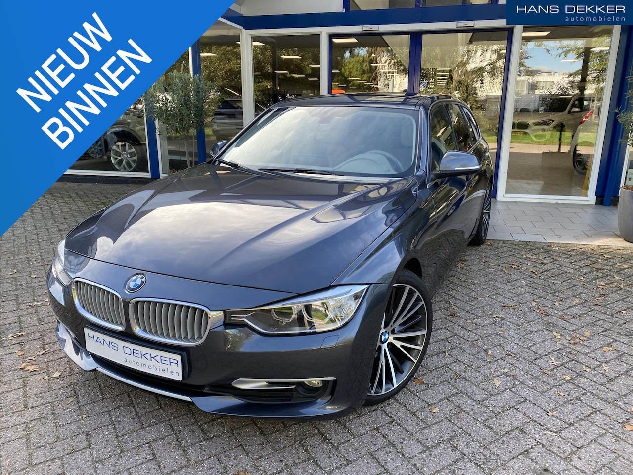 BMW 3-serie Touring - 316i Executive Sport Cruise controle / Camera / Elek climate control / getint / 19'' - AutoWereld.nl