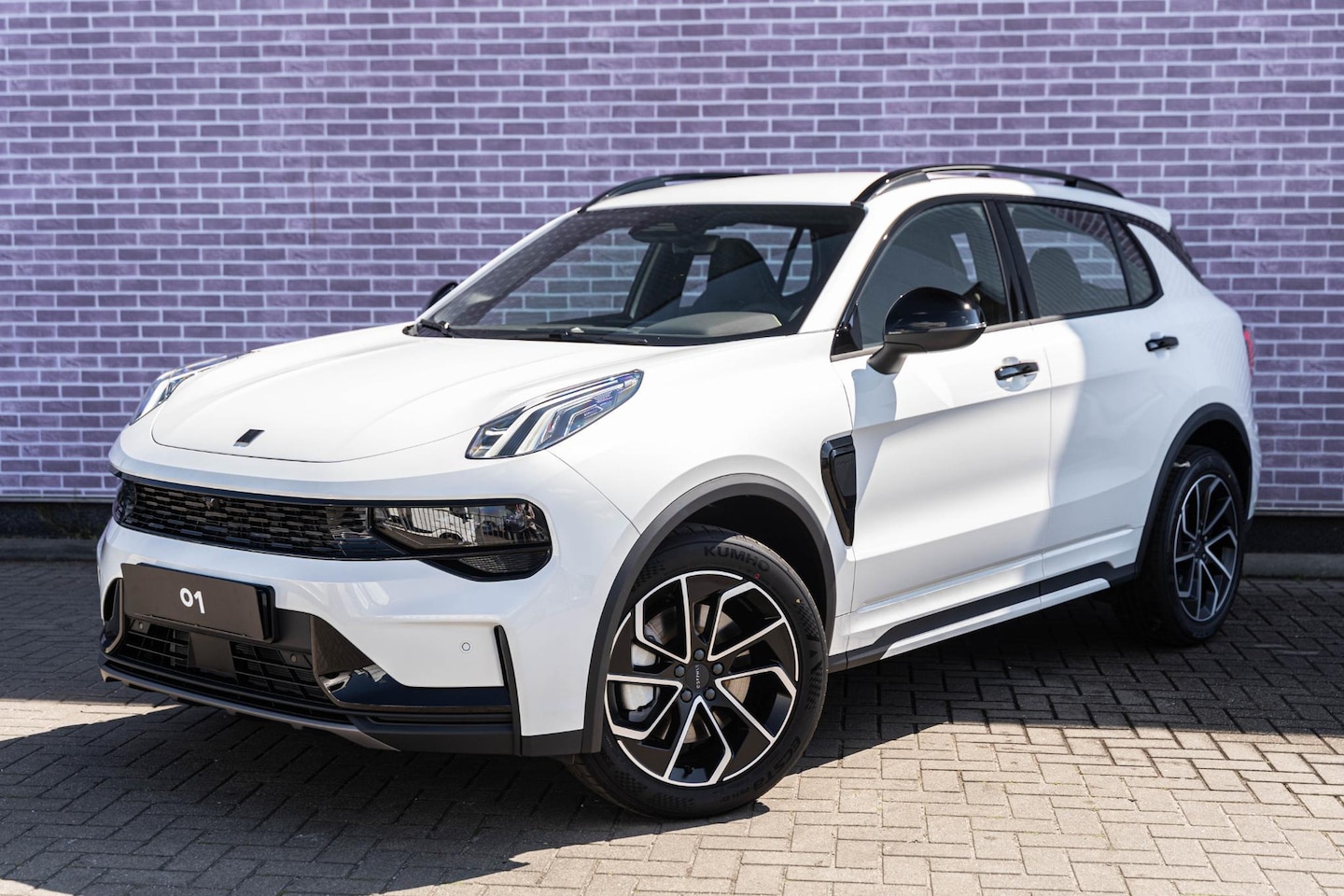 Lynk & Co 01 - Plug-in Hybrid 1.5 Core | GRATIS TREKHAAK | Black Edition | Ledverlichting | 1800 kg Trekv - AutoWereld.nl