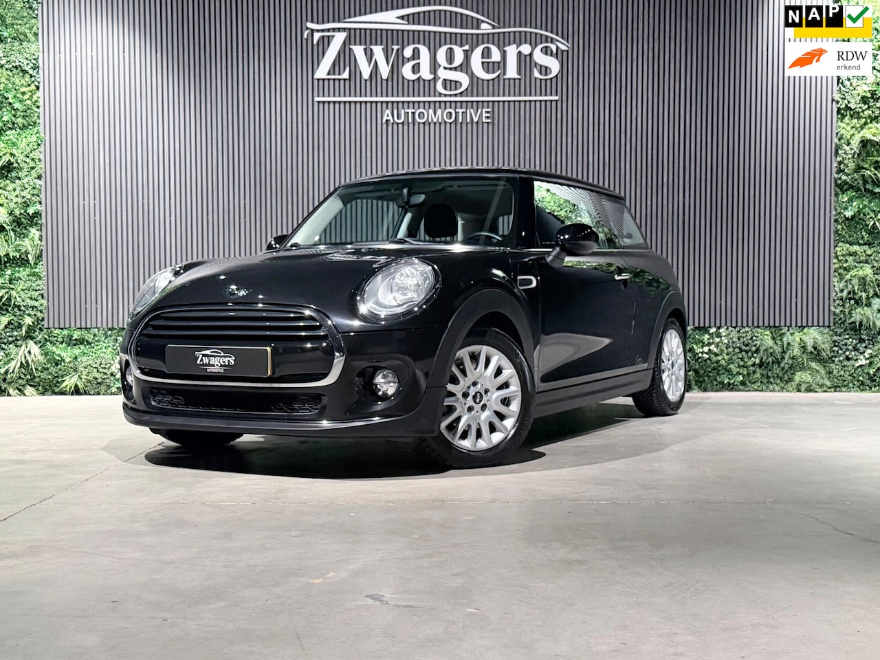 MINI 3-Deurs - 1.5 Cooper Business | Navi | Cruise | Garantie - AutoWereld.nl