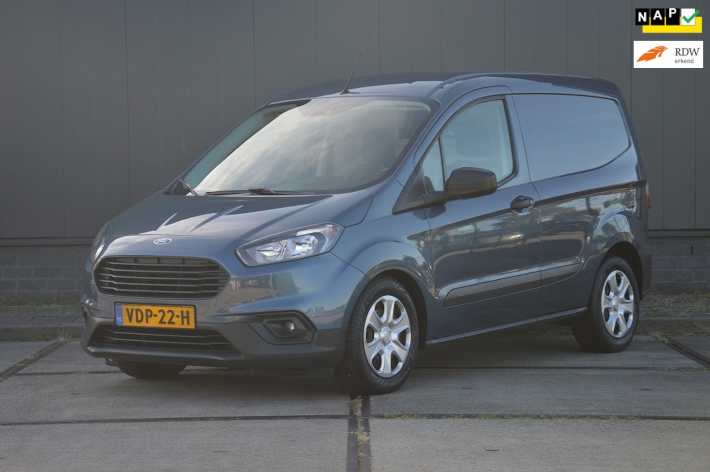 Ford Transit Courier - 1.5 TDCI Euro 6 Trend Duratorq S&S Airco Schuifdeur Trekhaak - AutoWereld.nl