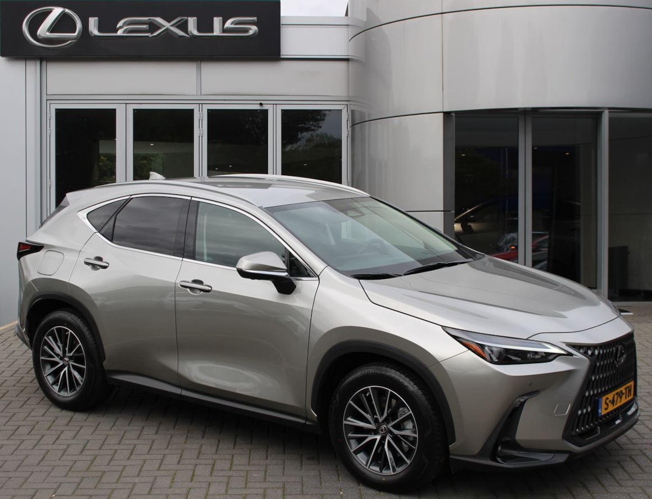 Lexus NX - 450h+ AWD Launch Edition NL-AUTO STOELVENT ELEK-STOEL+GEHEUGEN HUD 360-CAMERA - AutoWereld.nl