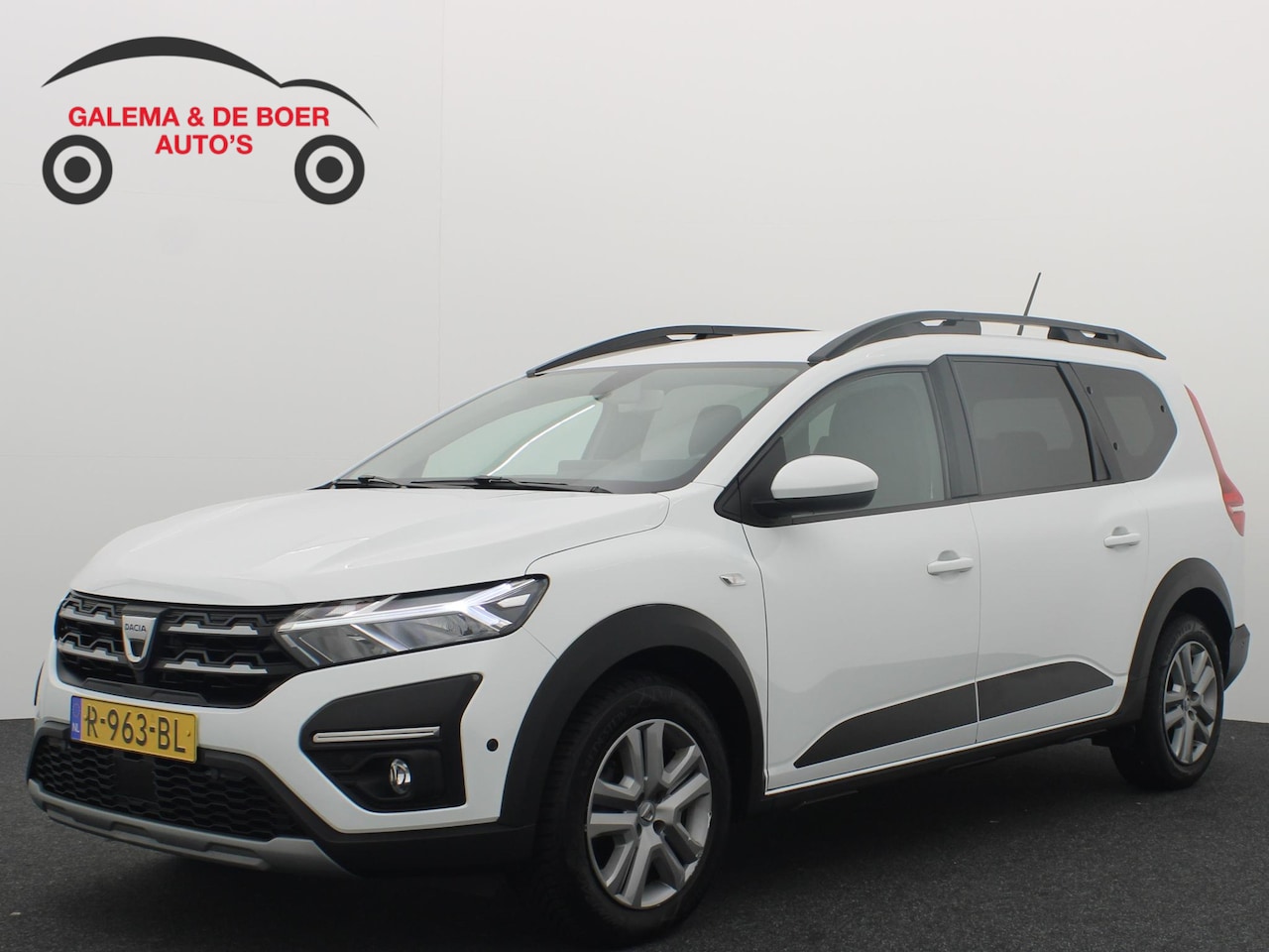 Dacia Jogger - 1.0 TCe Comfort 7p. CARPLAY / CAMERA / KEYLESS / NAVI / PDC / BLUETOOTH / CRUISE / NL-AUTO - AutoWereld.nl