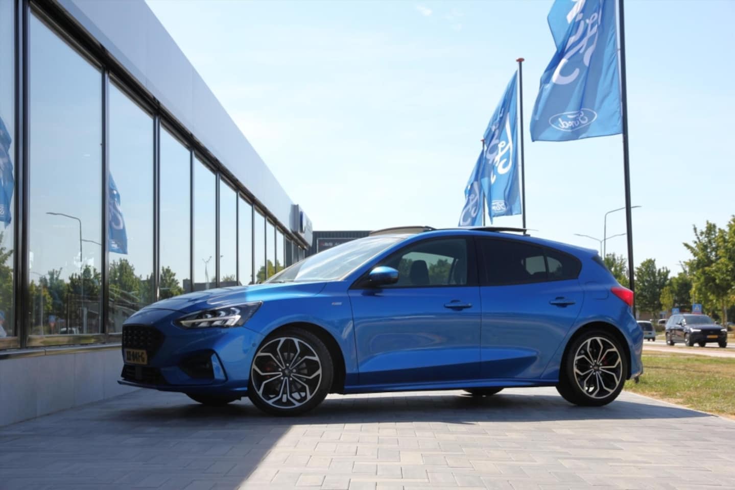 Ford Focus - 1.0 EcoBoost 125pk ST-Line Business Panoramadak - AutoWereld.nl