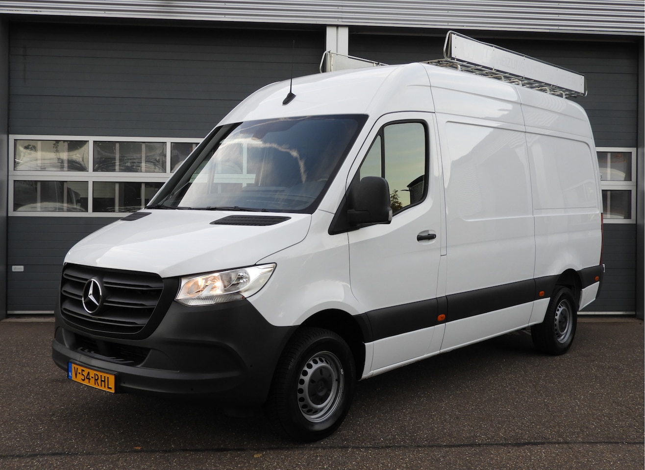 Mercedes-Benz Sprinter - 316 2.2 CDI L2H2 AUT | 3.5t TREKHAAK | CAMERA | CARPLAY | IMPERIAAL - AutoWereld.nl