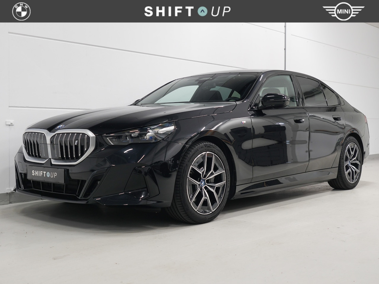 BMW i5 - eDrive40 M-Sport | Panoramadak | CoPilot | Harman Kardon - AutoWereld.nl