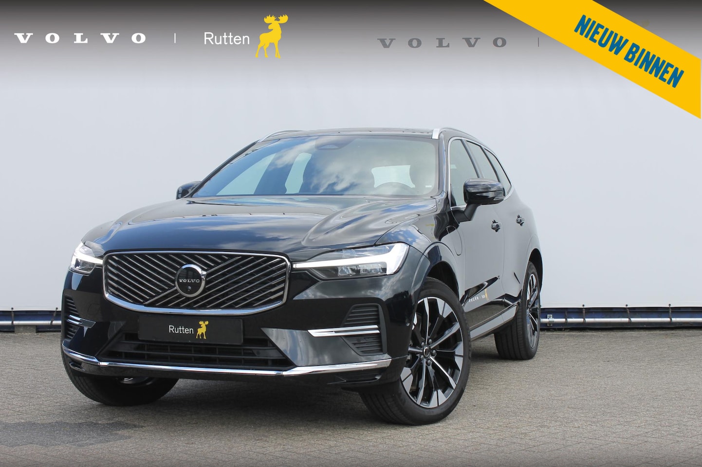 Volvo XC60 - 2.0 T6 Plug-in hybrid AWD Plus Bright Head-Up Display / Panoramisch schuif-kanteldak / 20" - AutoWereld.nl