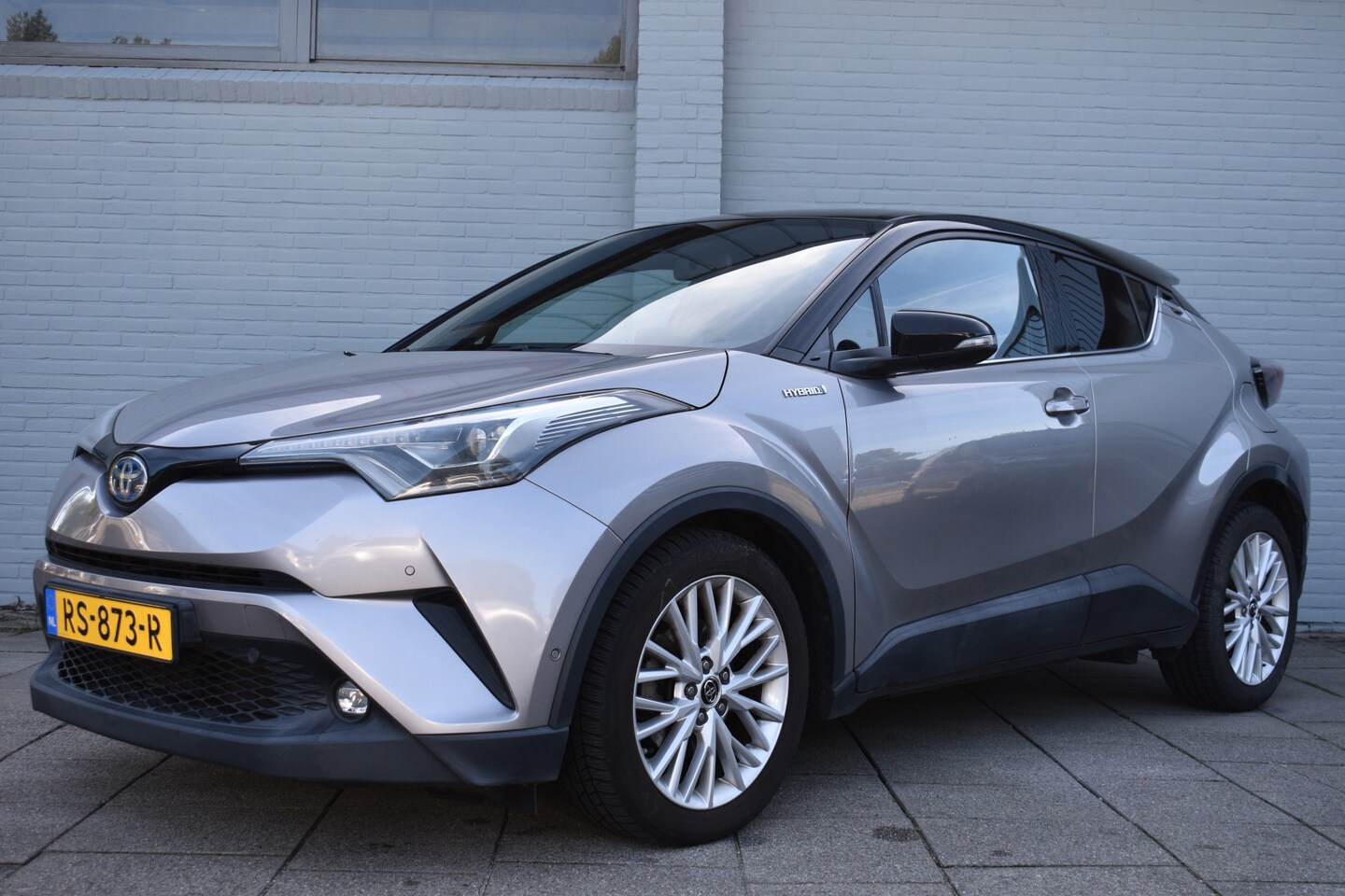 Toyota C-HR - 1.8 Hybrid Executive Limited Automaat 122pk | BSM | Keyless entry | Stoel & Stuur verwarmi - AutoWereld.nl