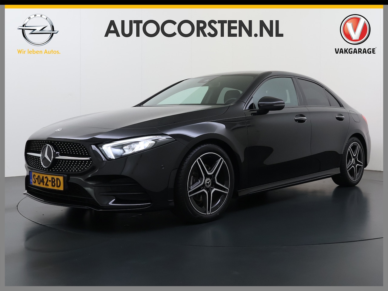 Mercedes-Benz A-klasse - Sedan 180 Automaat AMG Line Night Premium Stoelverwarming Camera Apple Carplay Android Aut - AutoWereld.nl