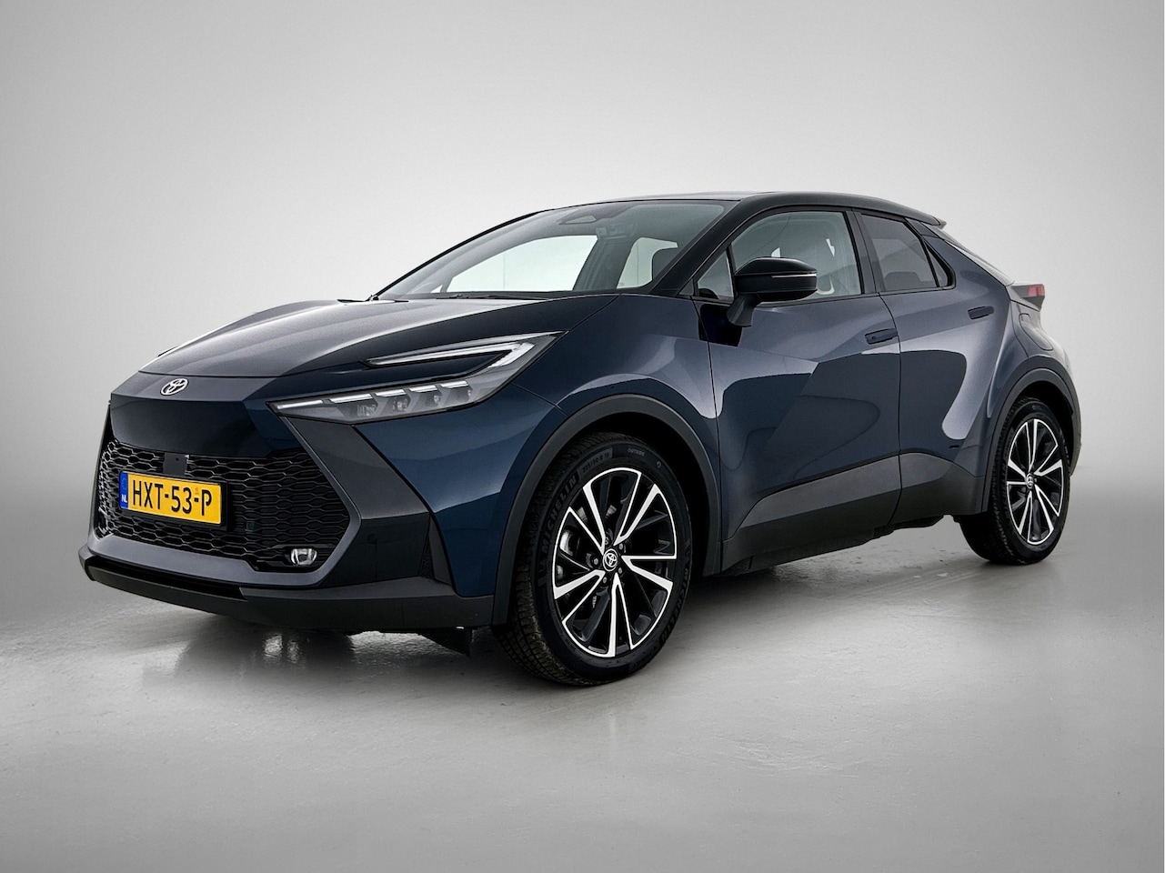 Toyota C-HR - Plug-in Hybrid 220 Executive | Sportstoelen | Parkeersensoren | - AutoWereld.nl