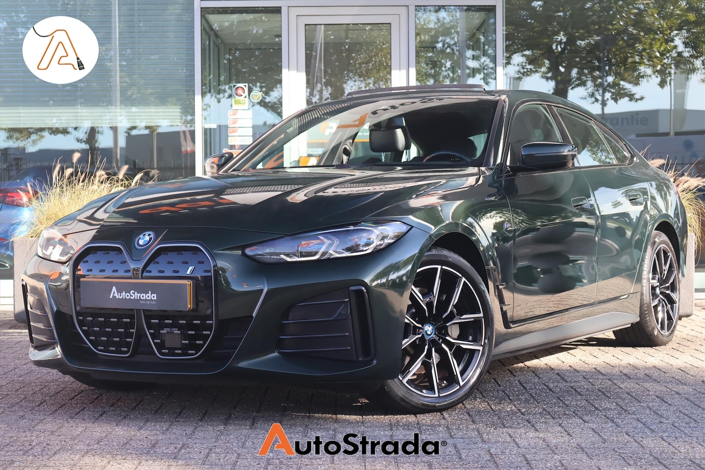 BMW i4 - (g26) eDrive40 M-Sport 340pk SoH 94% | Pano | Laser | Carbon | Camera | Stoelverwarming | - AutoWereld.nl