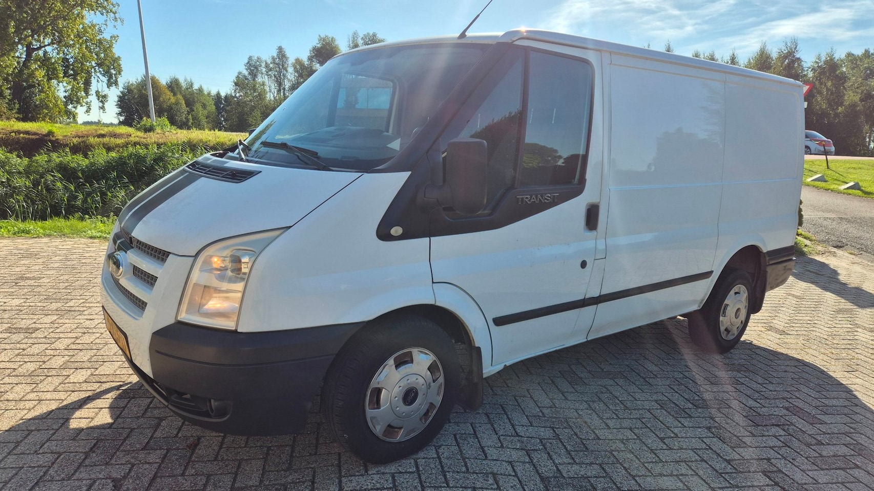 Ford Transit - 260S 2.2 TDCI Ambiente nieuwe apk - AutoWereld.nl