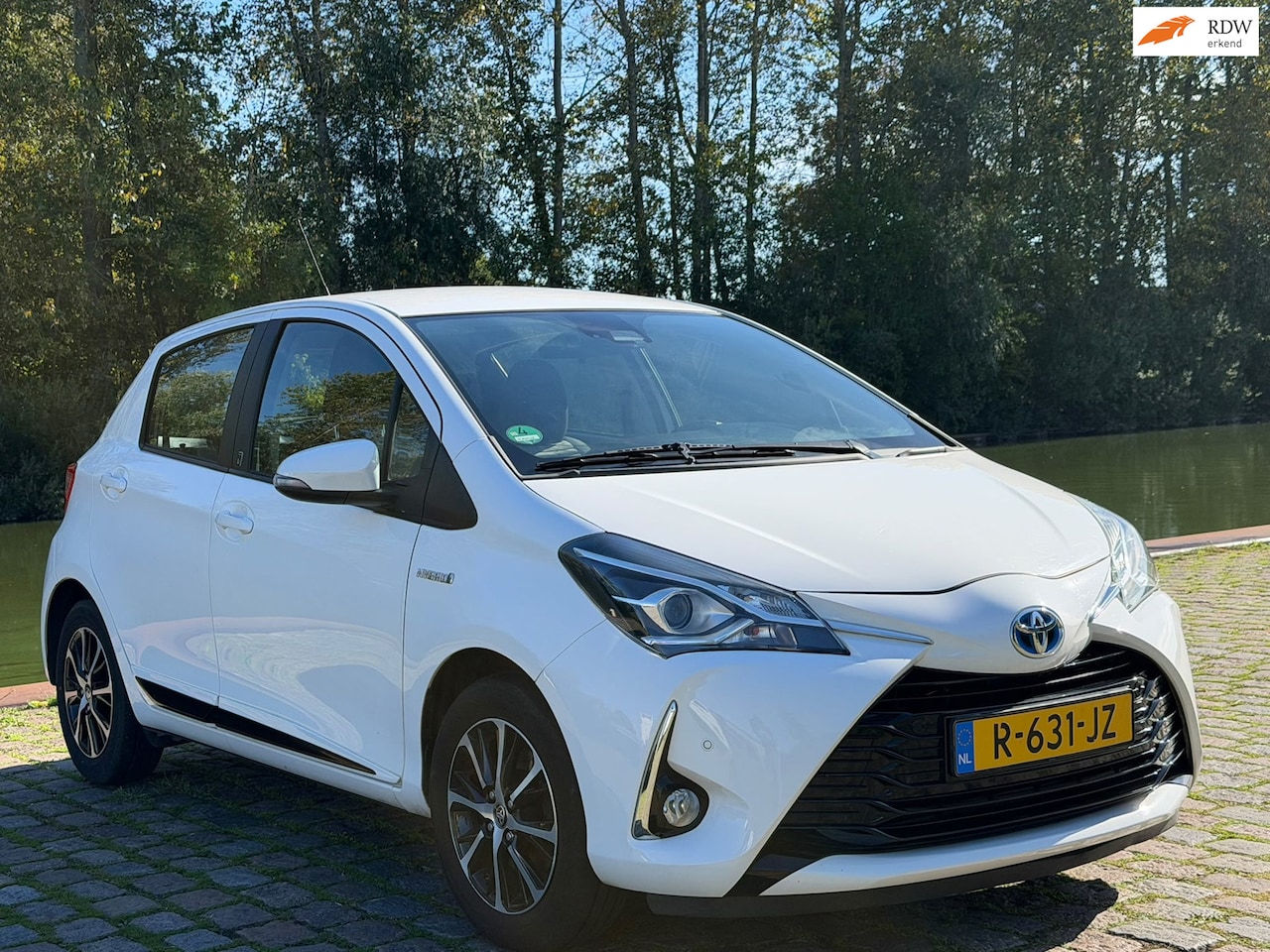 Toyota Yaris - 1.5 Hybrid Active 1e eigenaar dealer onderhouden achteruit camera navigatie cruis control - AutoWereld.nl