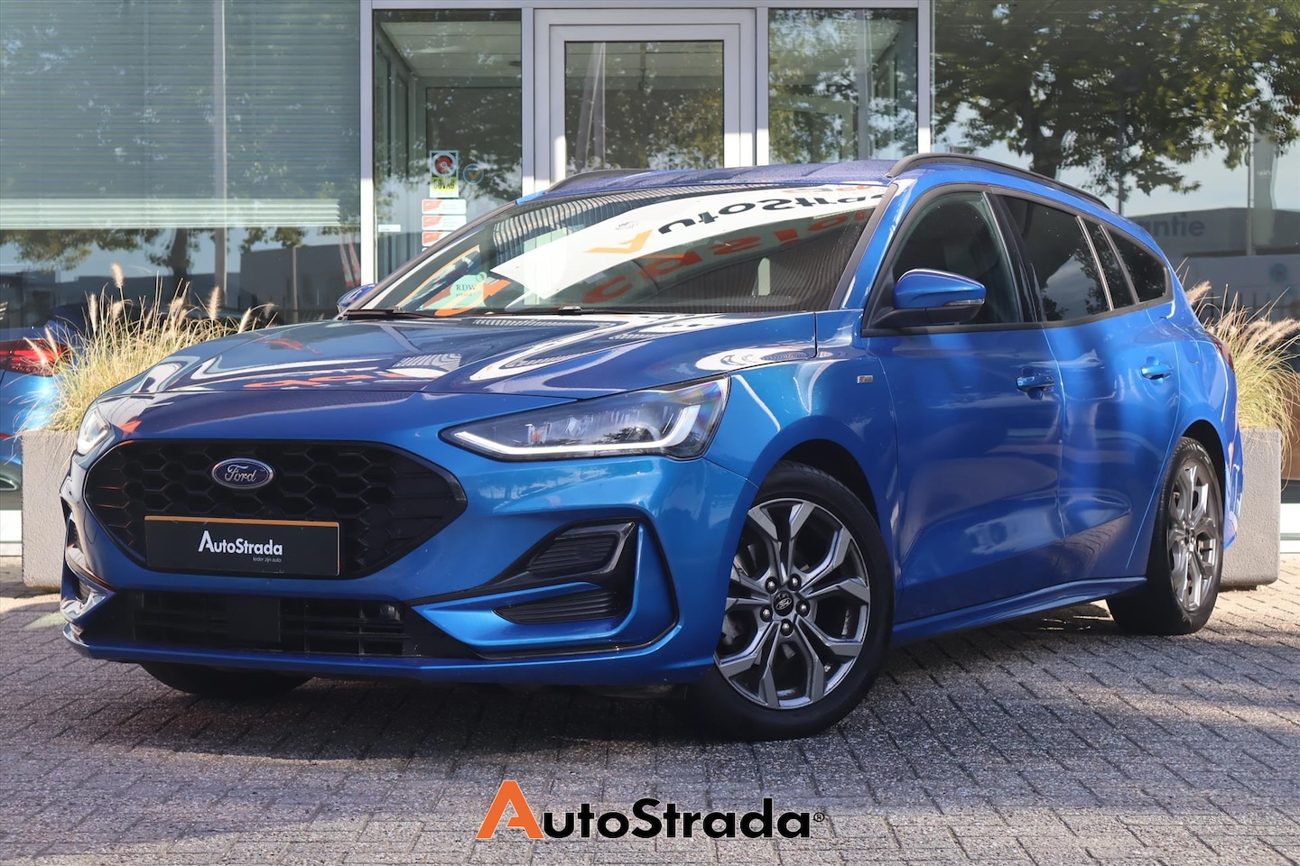 Ford Focus Wagon - 1.0 ST-Line 125pk | Navigatie | Cruise | Climate | Carplay | LED | Parkeersensoren - AutoWereld.nl