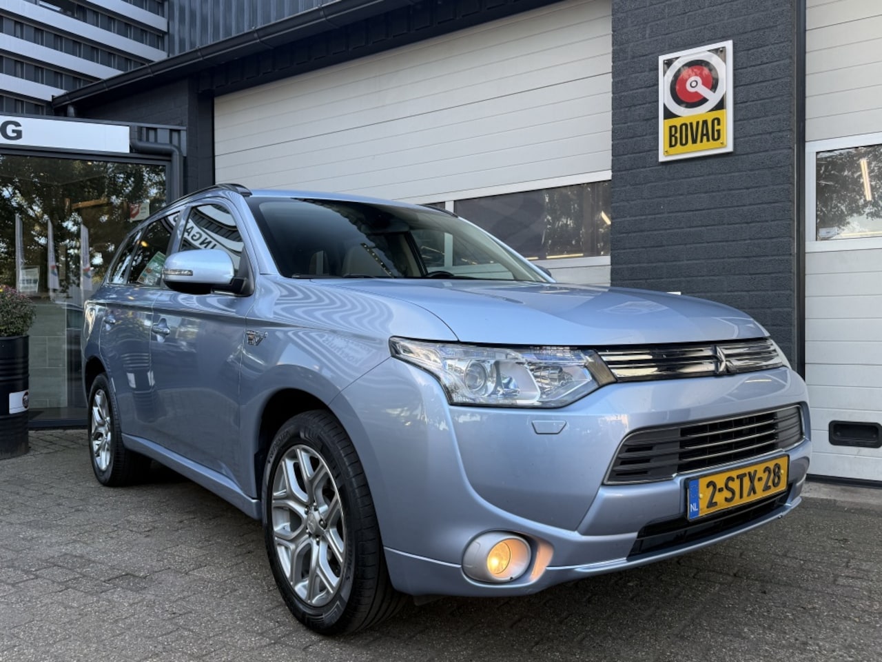 Mitsubishi Outlander - 2.0 PHEV instyle 2.0 PHEV Instyle+ - AutoWereld.nl