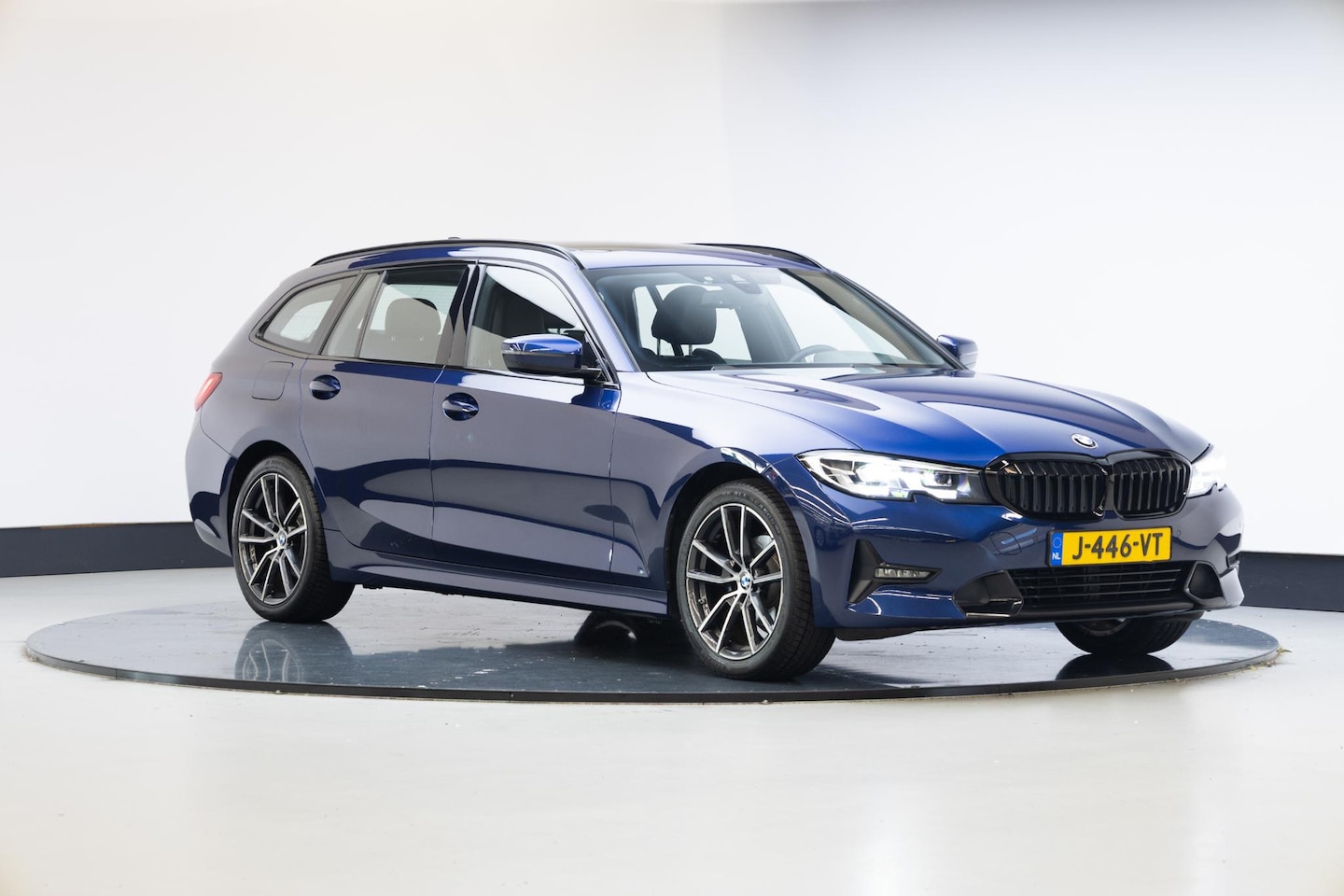BMW 3-serie Touring - 318i Executive Edition | Panoramadak | Sport Line | 18 Inch | - AutoWereld.nl