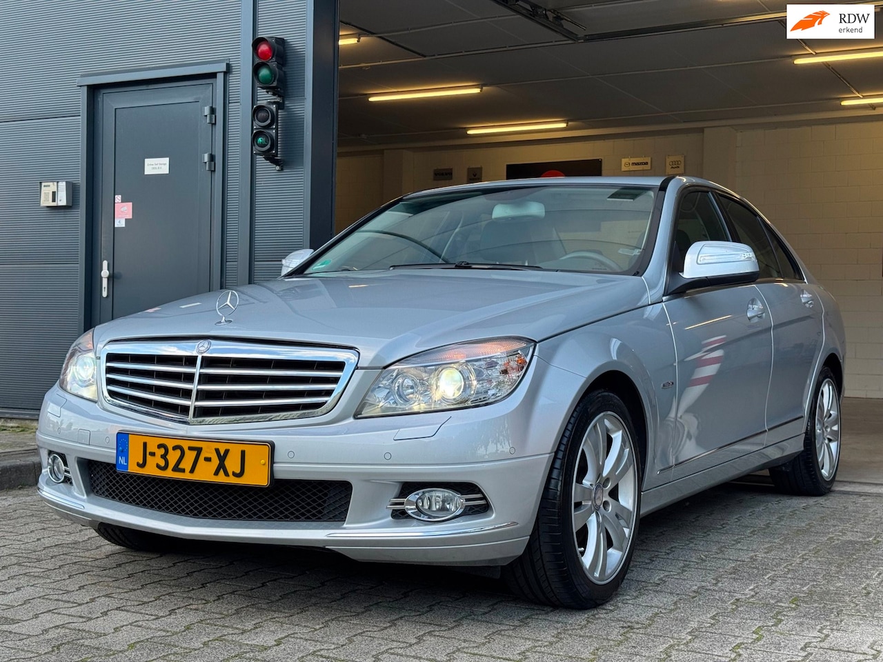 Mercedes-Benz C-klasse - 200 K / PANO / XENON / CRUISE / CLIMATE / STOELVERW. / P.SENSOREN / DEALER ONDERH. / BLUET - AutoWereld.nl