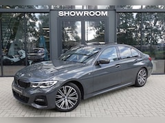 BMW 3-serie - 320i High Executive PANO H&K LEDER