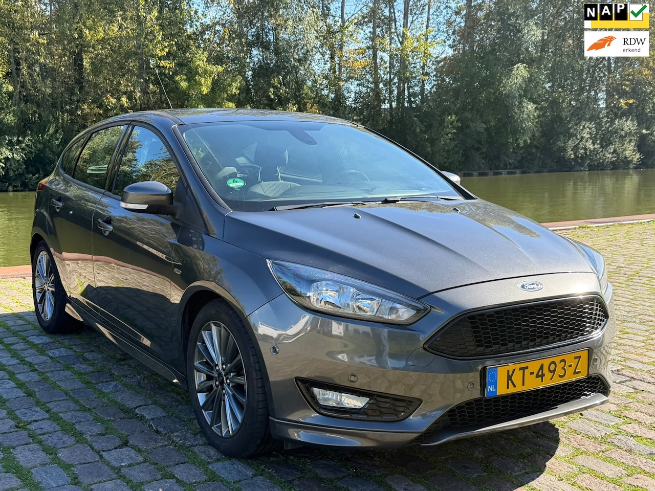 Ford Focus - 1.0 ST-Line Zeer netjes navigatie cruis control airco elektrische ramen cv op afs - AutoWereld.nl