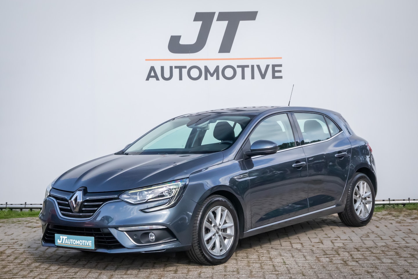 Renault Mégane - 1.2 TCe Zen Half ledere bekleding | Camera | Voor en achter Pdc | Licht metalen velgen | C - AutoWereld.nl