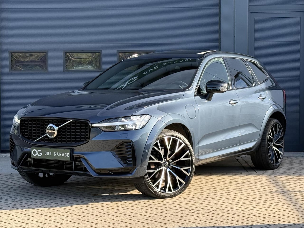 Volvo XC60 - T8 Plug-in Ultimate Dark|360|HuD|Lucht|Massage|Trekhaak - AutoWereld.nl