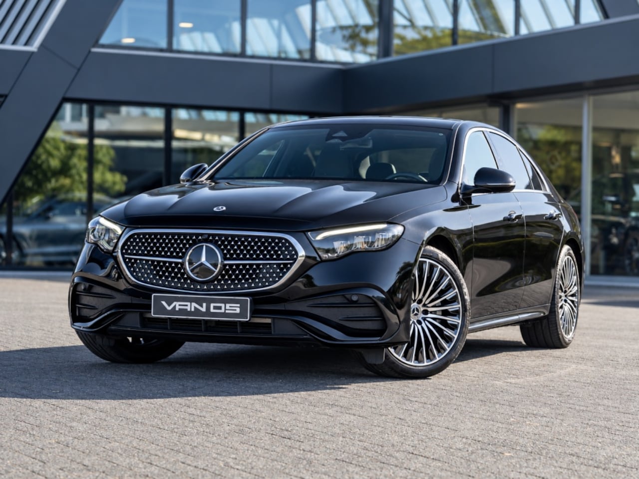 Mercedes-Benz E-klasse - Limousine E200 AMG Line | Night | Distronic | Verwarmd stuurwiel | 20 Inch - AutoWereld.nl