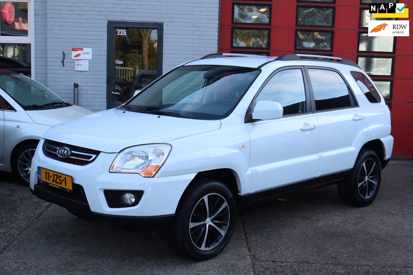 Kia Sportage - 2.0 CVVT X-tra 2.0 CVVT X-tra , LEDER , AIRCO, NAVI , TREKHAAK - AutoWereld.nl