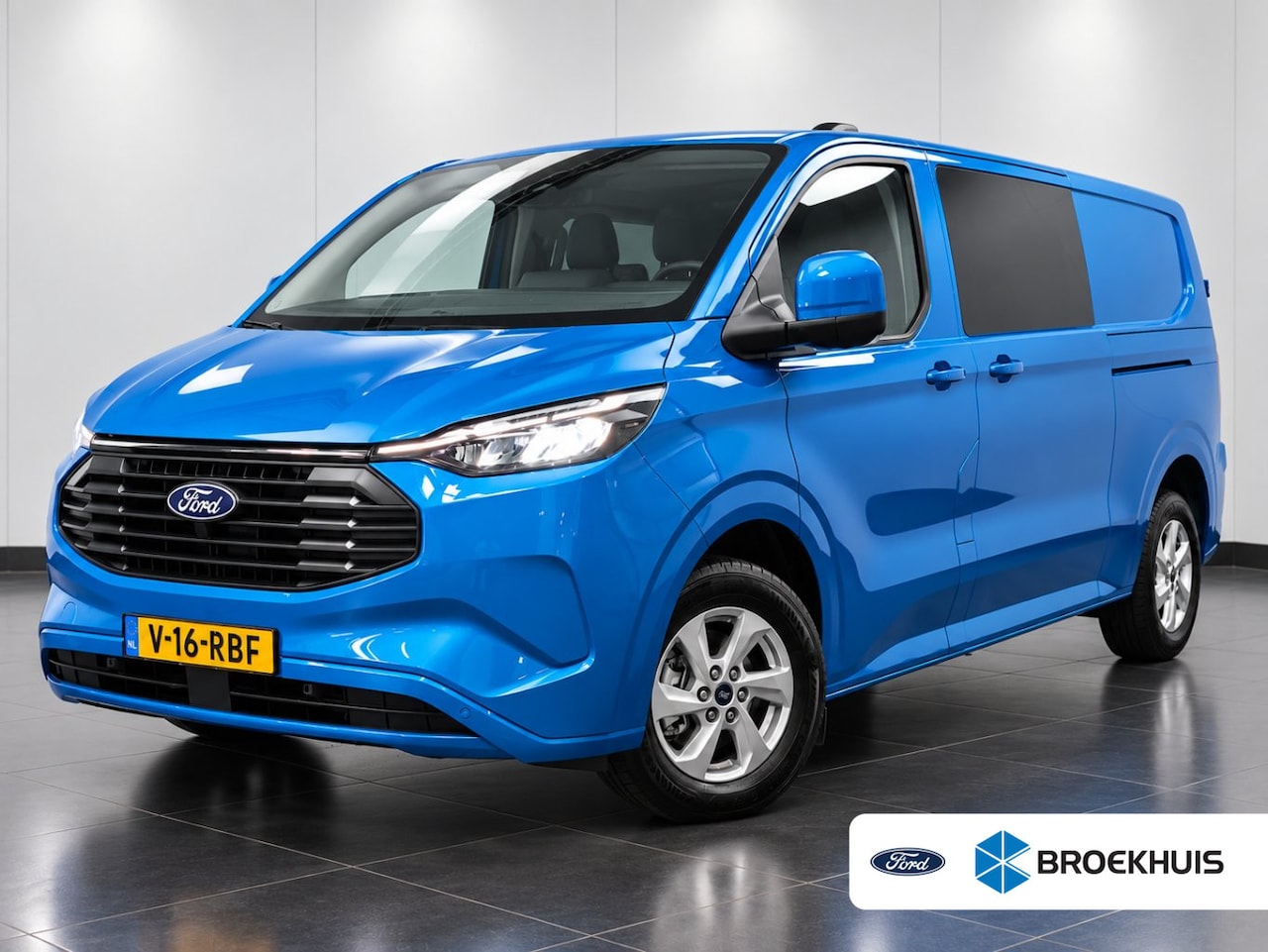 Ford Transit Custom - 320 2.5 PHEV L2H1 Limited DC 233PK 6 Persoons | Camera | Carplay | Stoelverwarming - AutoWereld.nl