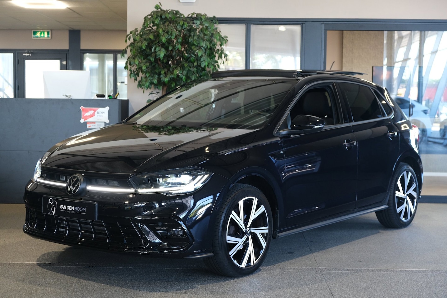 Volkswagen Polo - 1.0 TSI 2x R-Line 95PK DSG Facelift Pano IQ Matrix Led Navi Virtual Beats - AutoWereld.nl