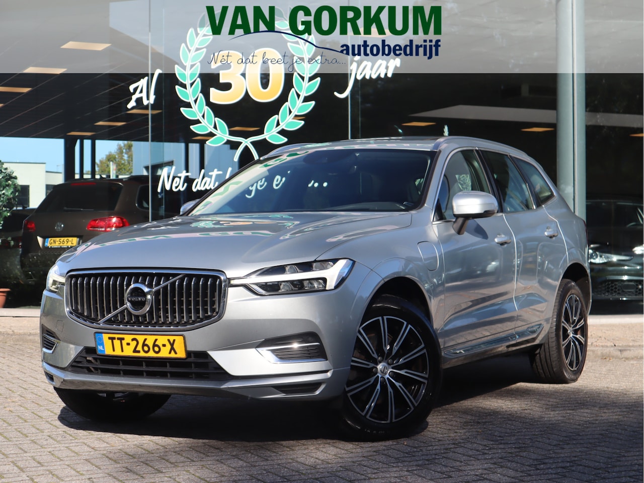 Volvo XC60 - 2.0 T8 Twin Engine AWD Inscription Navi / Carplay /Luchtvering / Blis / Trekh / Camera /Le - AutoWereld.nl