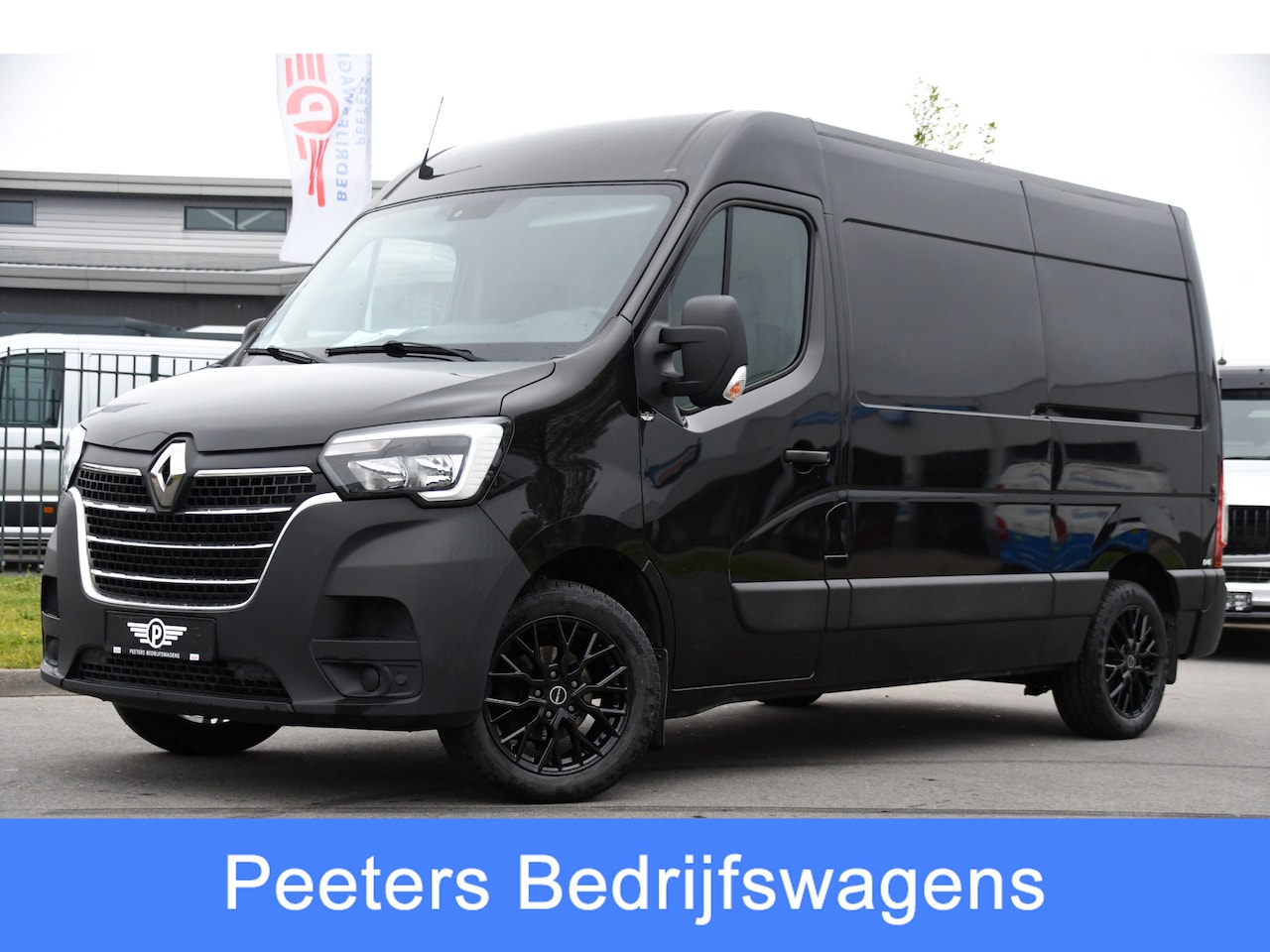 Renault Master - T35 2.3 dCi 150 L2H2 Black Edition Cruise, Camera, Carplay, 136pk, Automaat Multimedia, LE - AutoWereld.nl