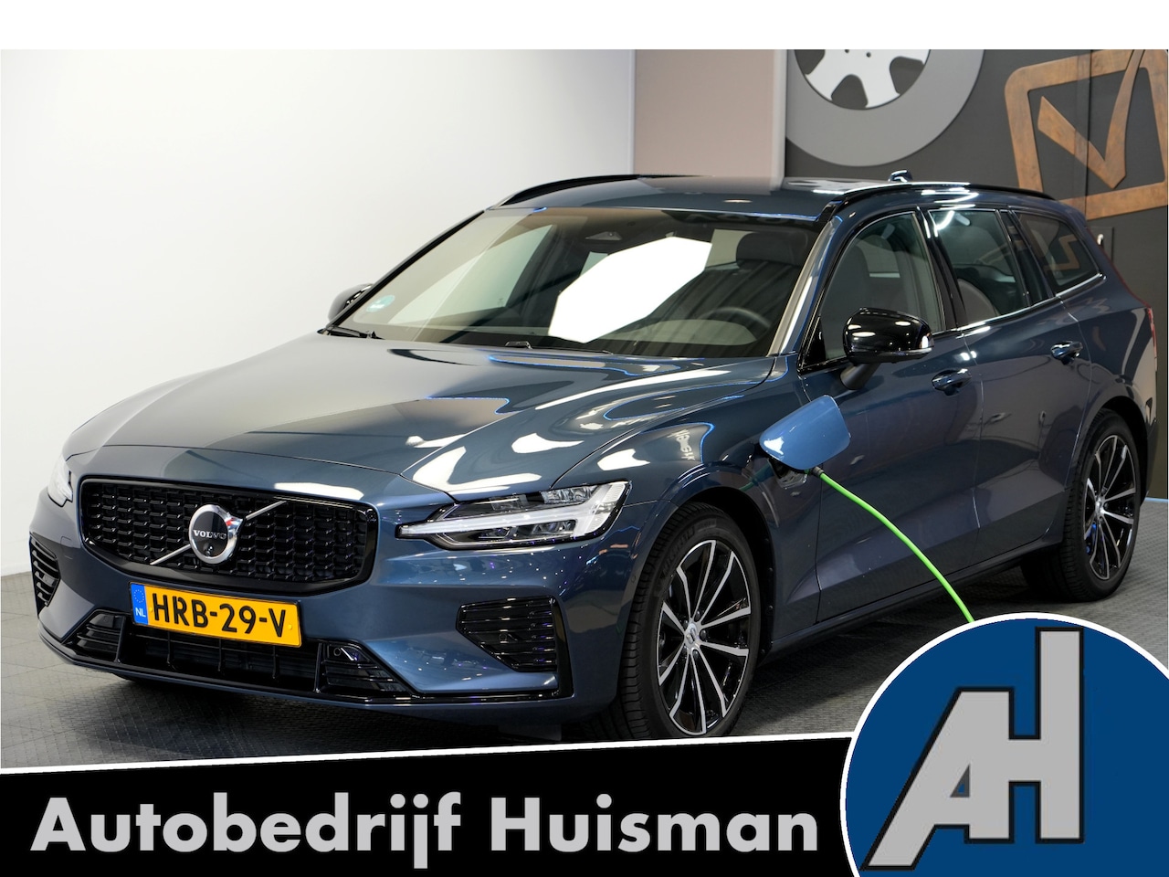 Volvo V60 - 2.0 T6 AWD 293kW/399pk Aut8 Plug-in hybrid Plus Dark HARMAN/KARDON + EL.TREKHAAK + 360 CAM - AutoWereld.nl