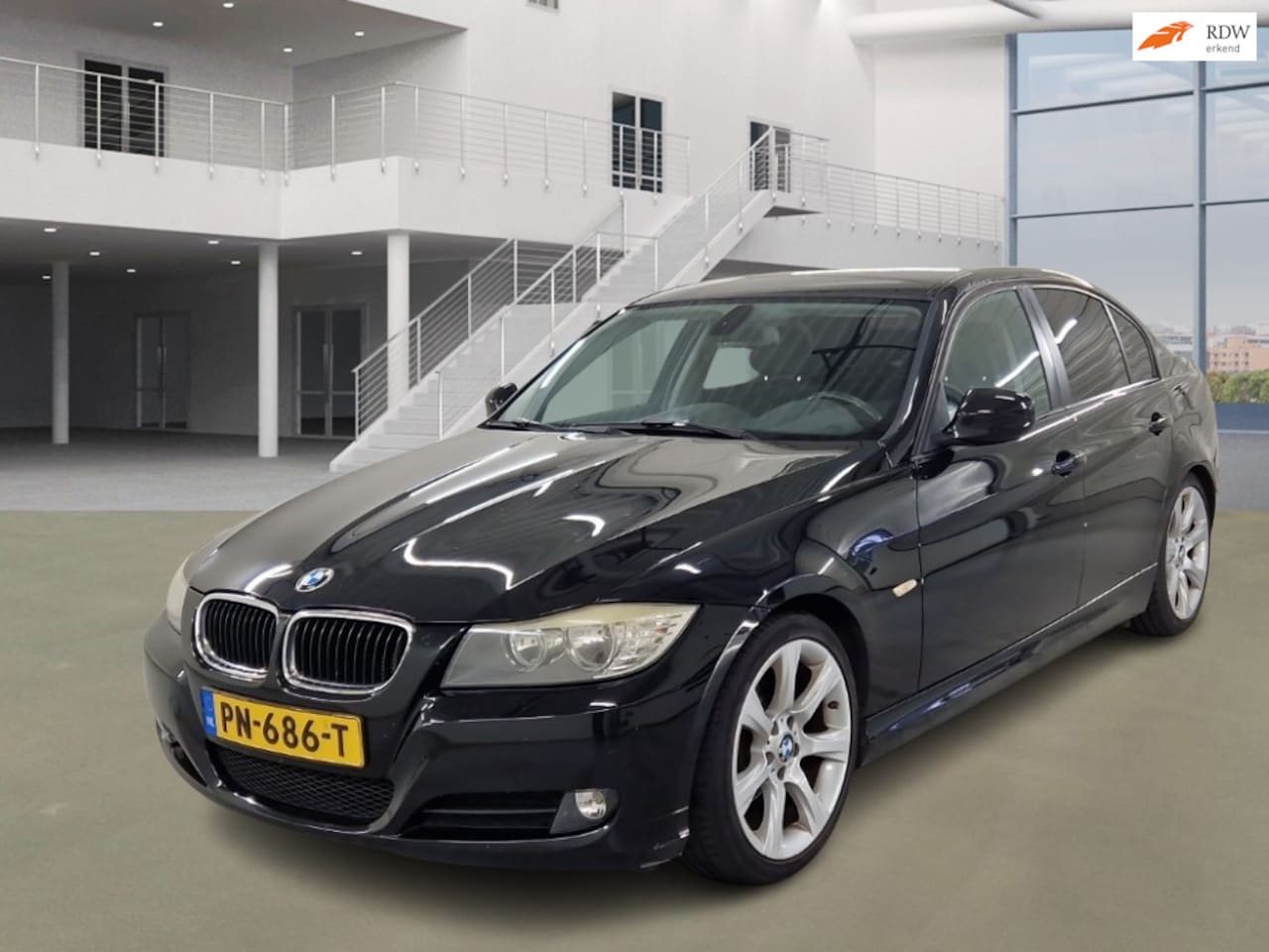BMW 3-serie - 318i Business Line NAVI PSENSOR CRUISE 2 X SLEUTELS - AutoWereld.nl