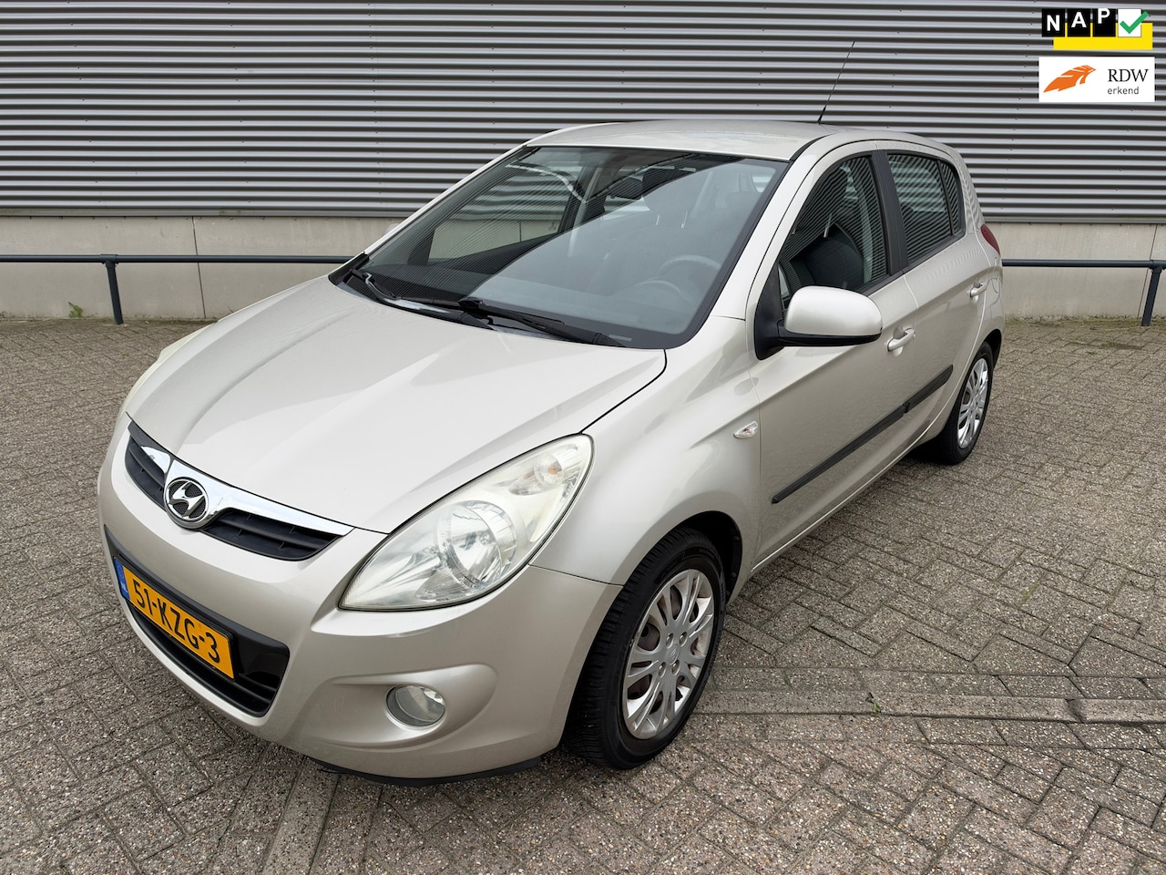 Hyundai i20 - **Hyundai i20 1.2i DynamicVersion | NAP | Lage Kilometerstand | Slechts 3 Eigenaren | Zuin - AutoWereld.nl